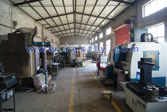 鋁材模具加工車(chē)間