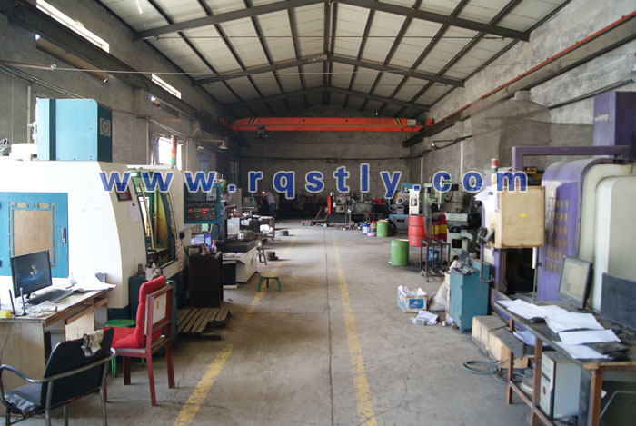 鋁材模具加工廠家車(chē)間